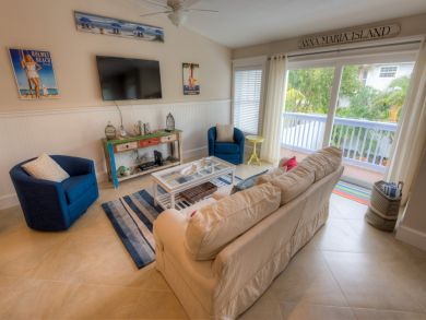 Three Bedroom Adorable Pool Vacation Home